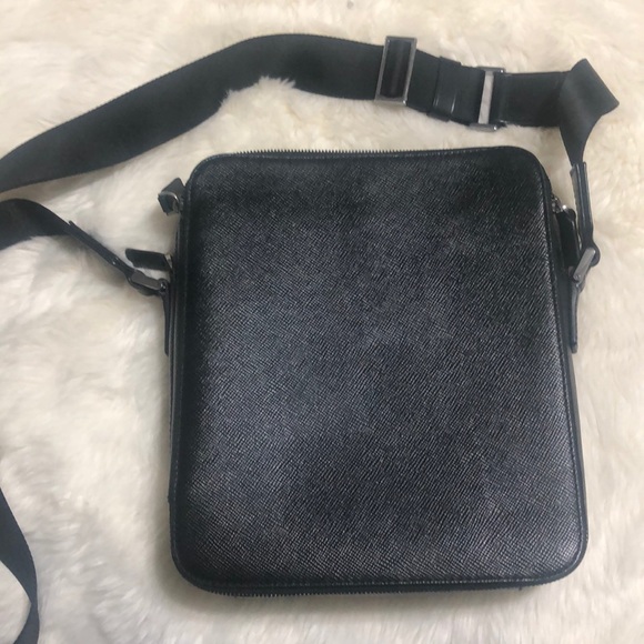 Michael Kors black saffiano leather crossbody bag - Picture 4 of 4